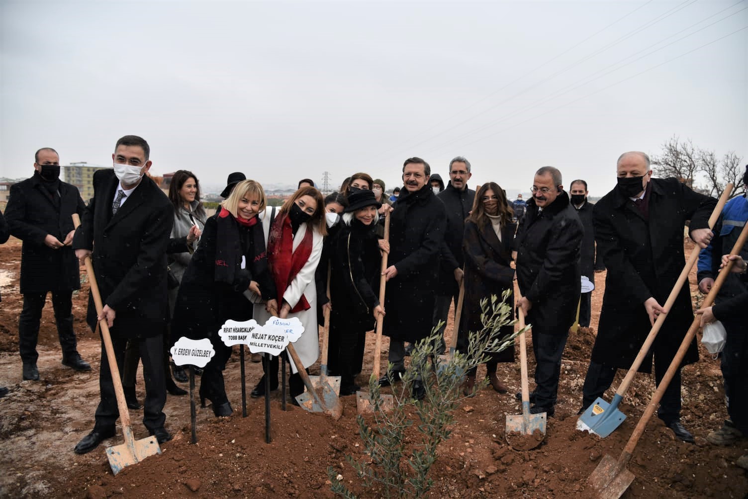 DAHA YEŞİL BİR GAZİANTEP İÇİN FİDANLAR TOPRAKLA BULUŞTURULDU